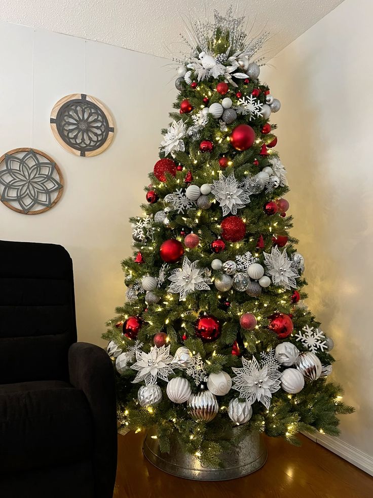 Trang trí cây thông noel phong cách truyền thống 