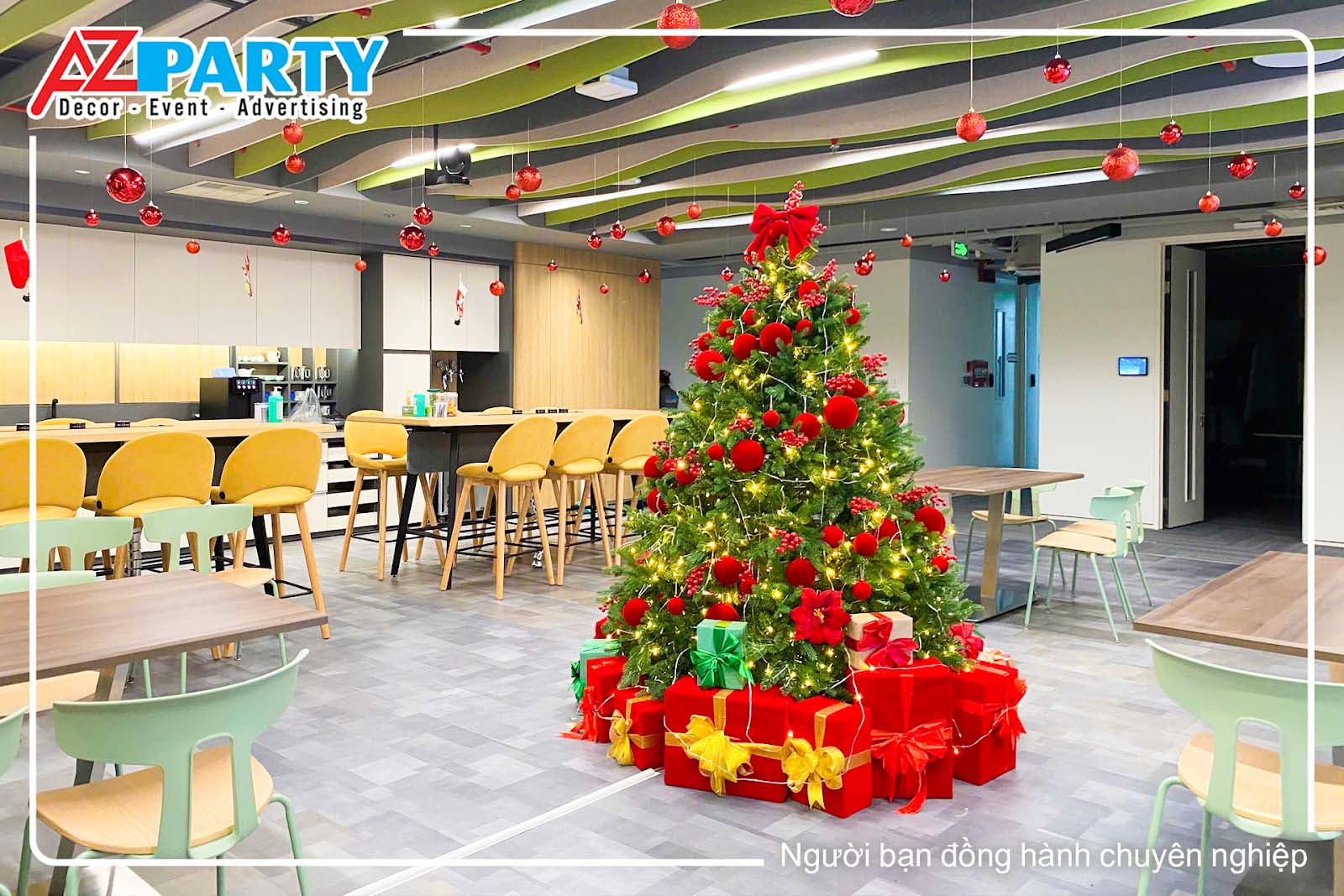 trang trí cây thông noel tone đỏ 