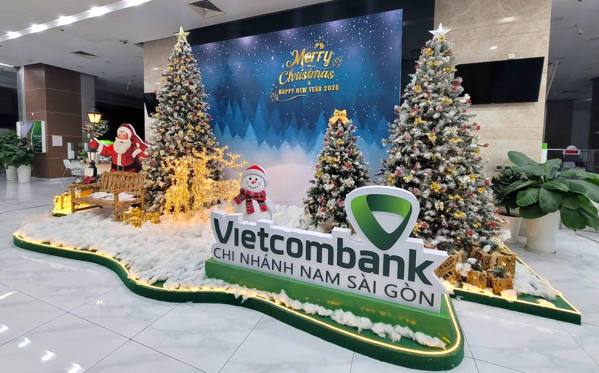 Tiểu cảnh noel tại Ngân hàng SacomBank nổi bật với hình ảnh chú tuần lộc