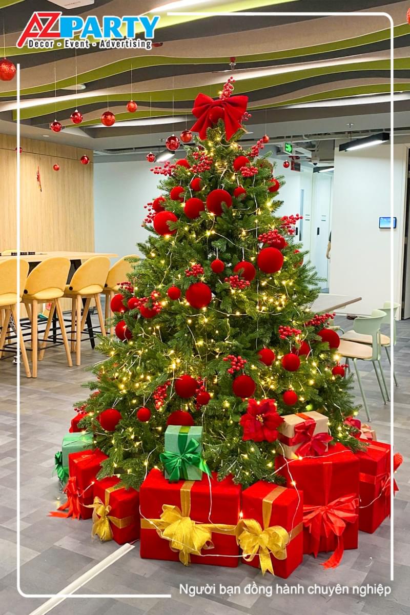 toàn cảnh cây thông noel tại văn phòng công ty Roche Pharma