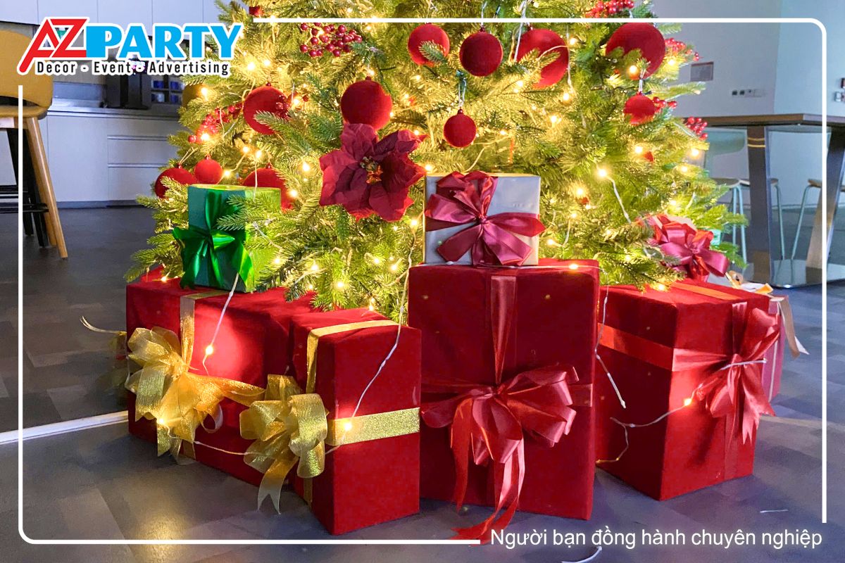 gốc cây thông khi lên đèn 