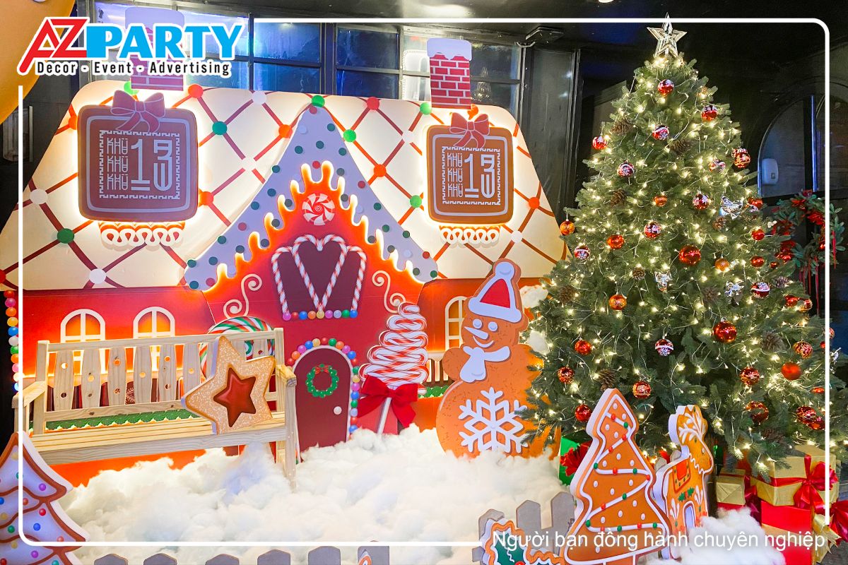 góc chụp khác của ngôi nhà bánh gừng và cây thông noel