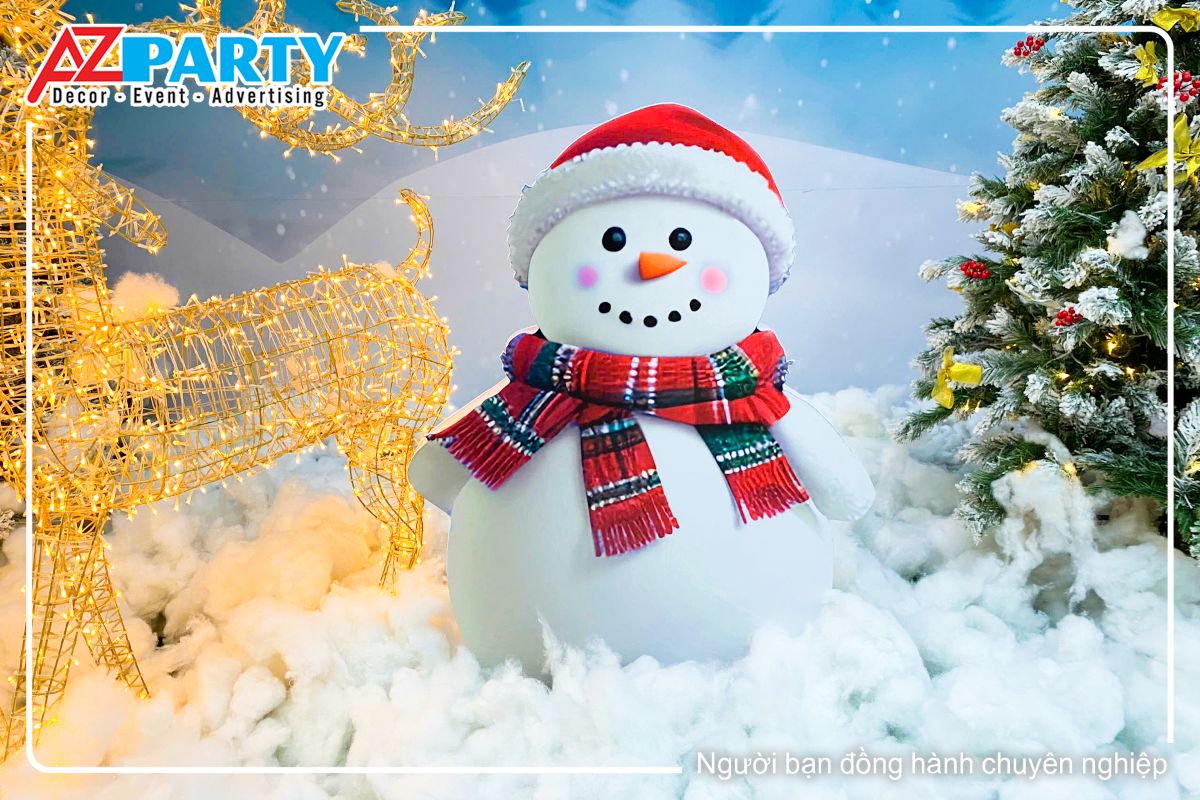 chú người tuyết trắng dễ thương, đội mũ và quàng khăn len màu đỏ