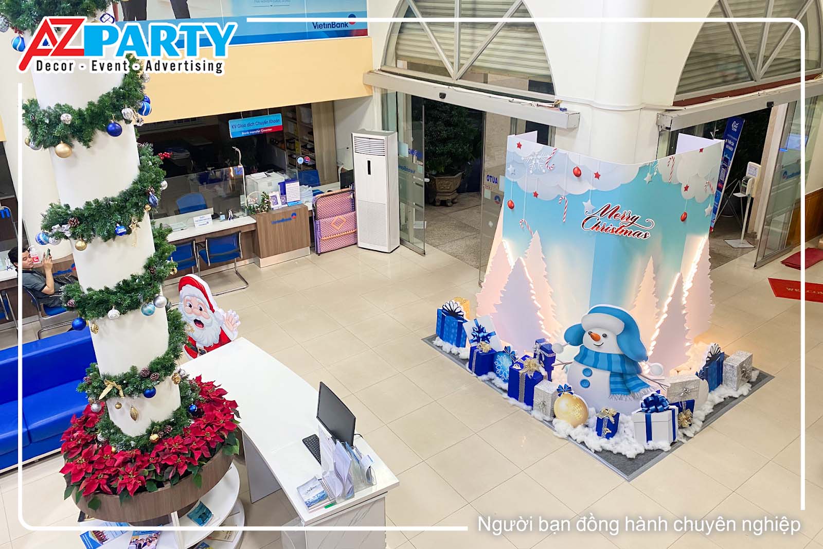 Trang trí noel cột nhà văn phòng 