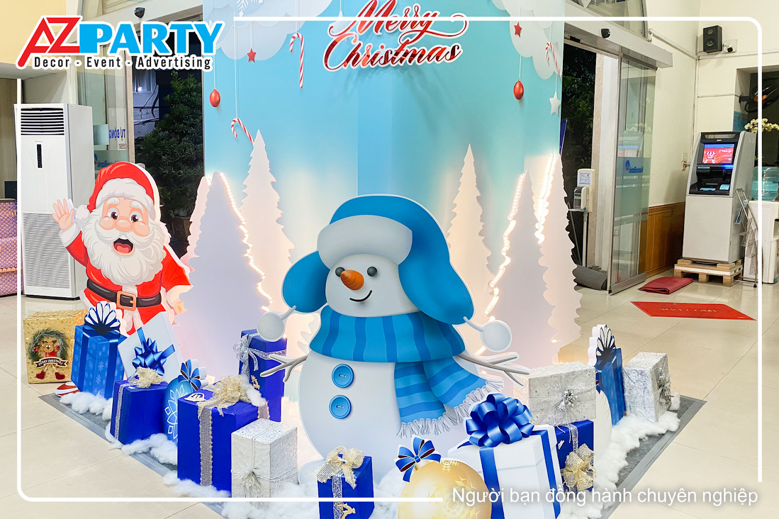 Trang trí noel cột nhà văn phòng Vietinbank