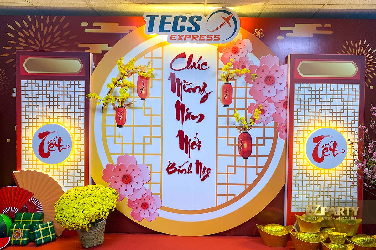 Cận cảnh chi tiết mẫu tiểu cảnh trang trí Tết với câu chúc thư pháp, hoa mai, hoa đào ngày tết