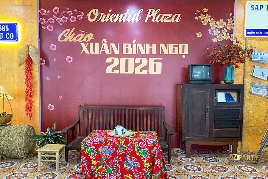 tiểu cảnh Tết Oriental Plaza chào Xuân Bình Ngọ 2026 với bàn trà và không gian Tết xưa