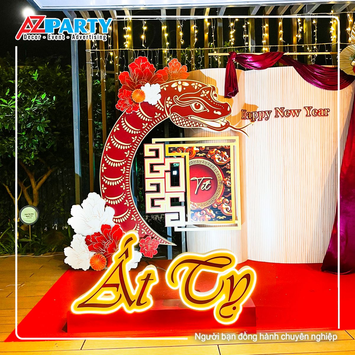 chú rắn và dòng chữ Ất Tỵ khi lên đèn