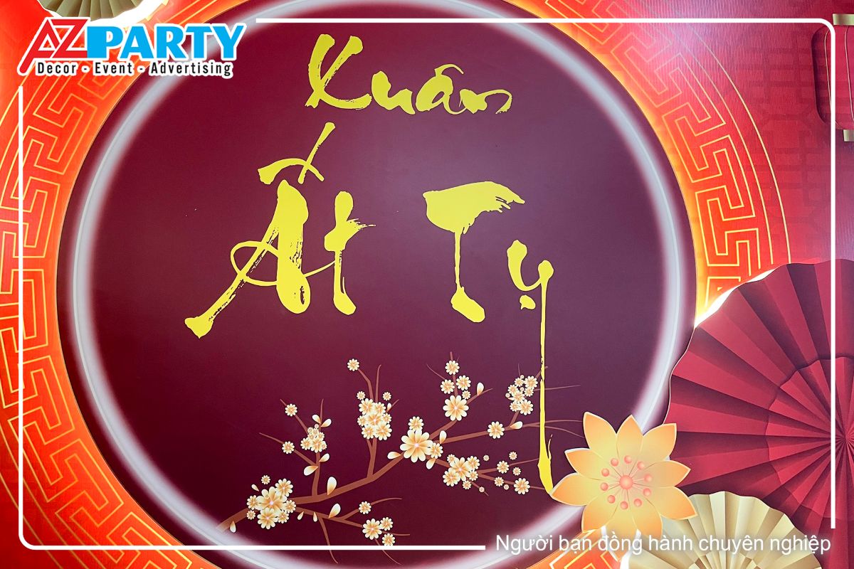 dòng chữ thư pháp xuân Ất Tỵ tại backdrop