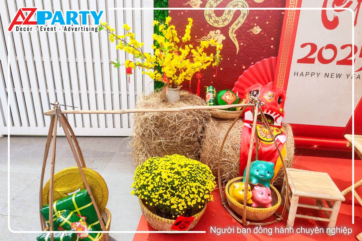 đòn gánh ngày tết, 2 ụ rơm có đặt đầu lân mini ở trên