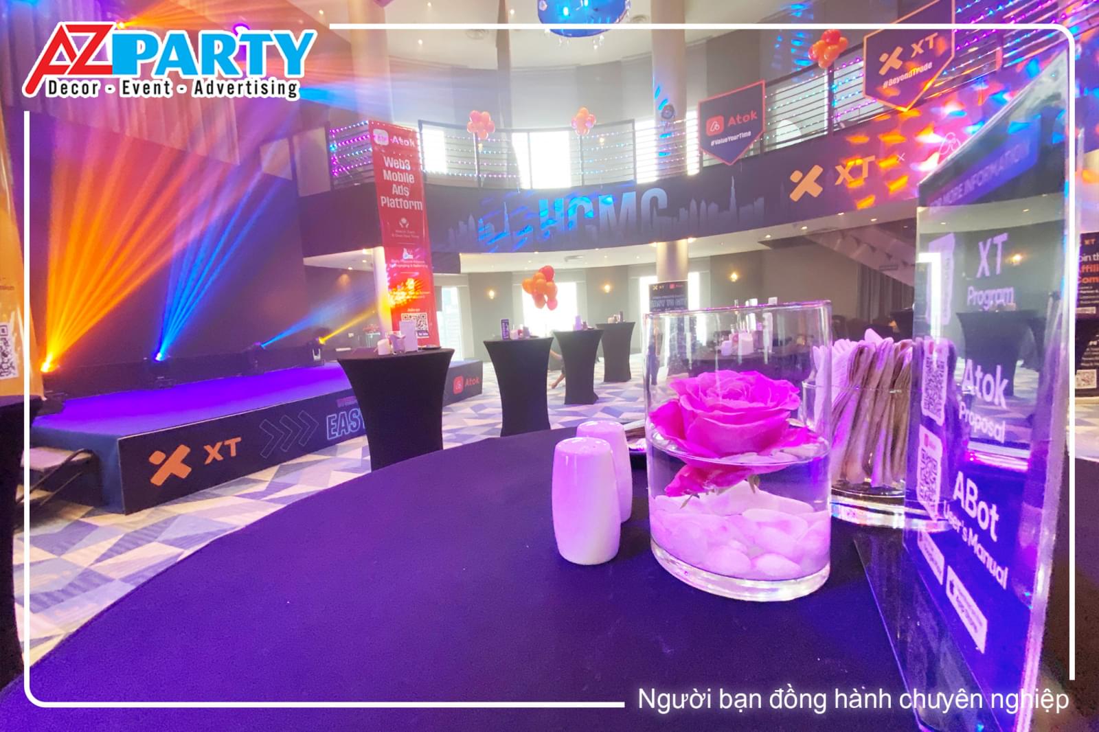 không gian sang trọng kết hợp với ánh sáng lung linh tạo nên không gian huyền ảo