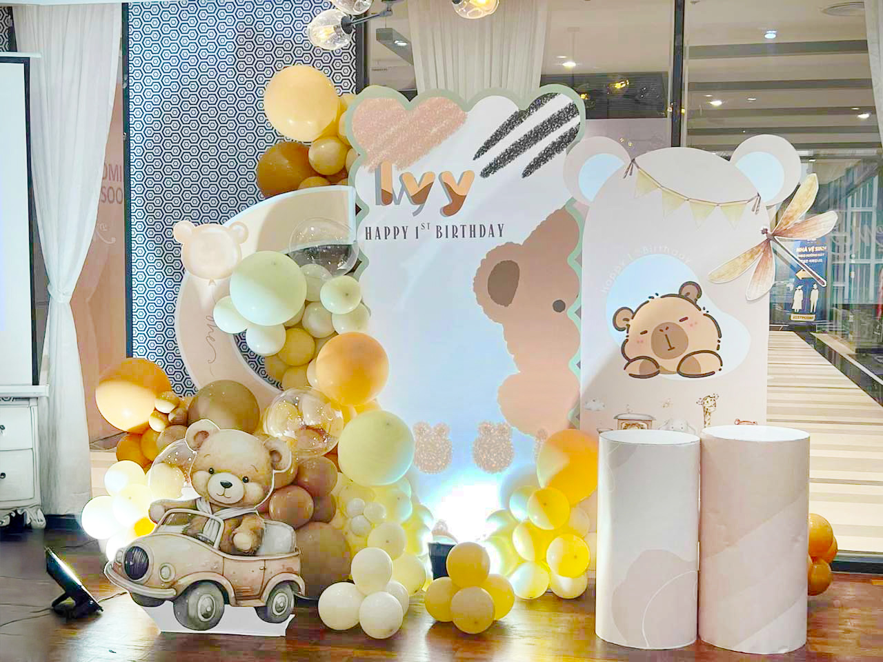 mẫu sinh nhật có capybara và gấu nâu